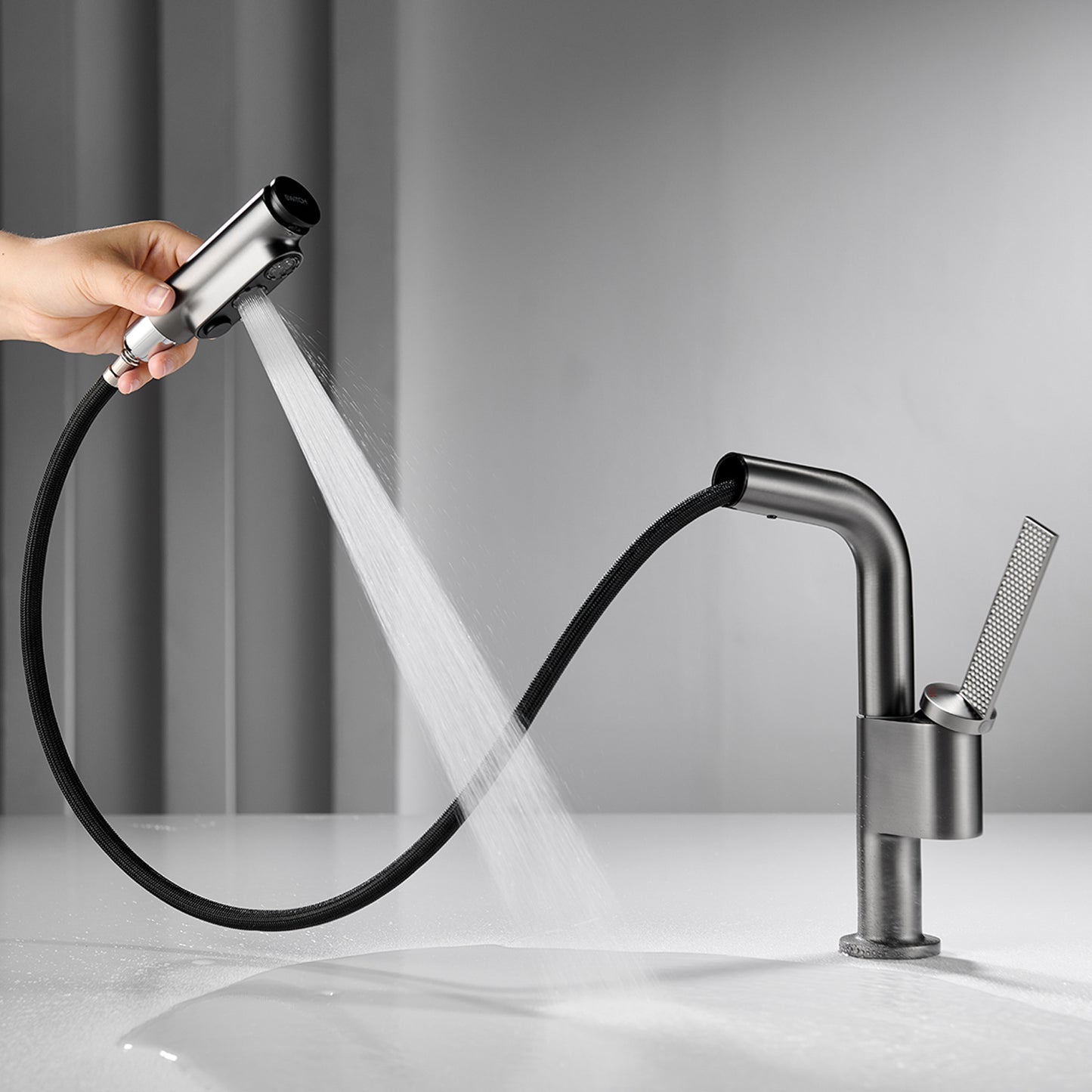 Smart Bathroom Faucet with Temperature Display - Pull-Out Sprayer & 360° Swivel Spout